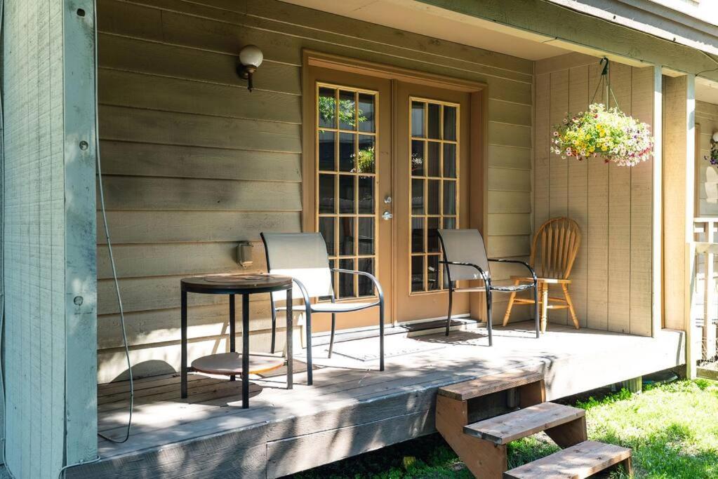 Moose Meadows- Near The Airport, Centrally Located Anchorage Exterior foto